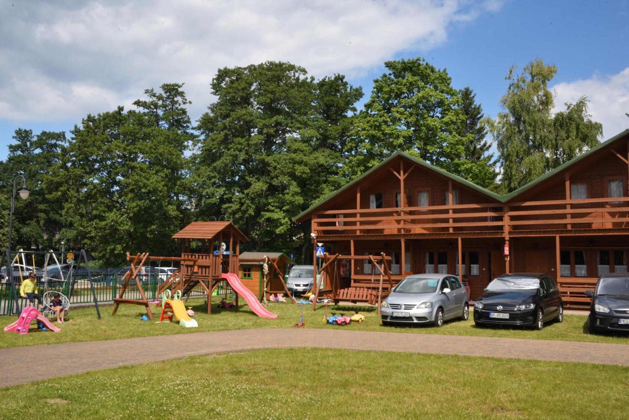 Mlodziezowy Domek Dla Grup Eldorado Mielno Centrum, 200M Od Morza Экстерьер фото