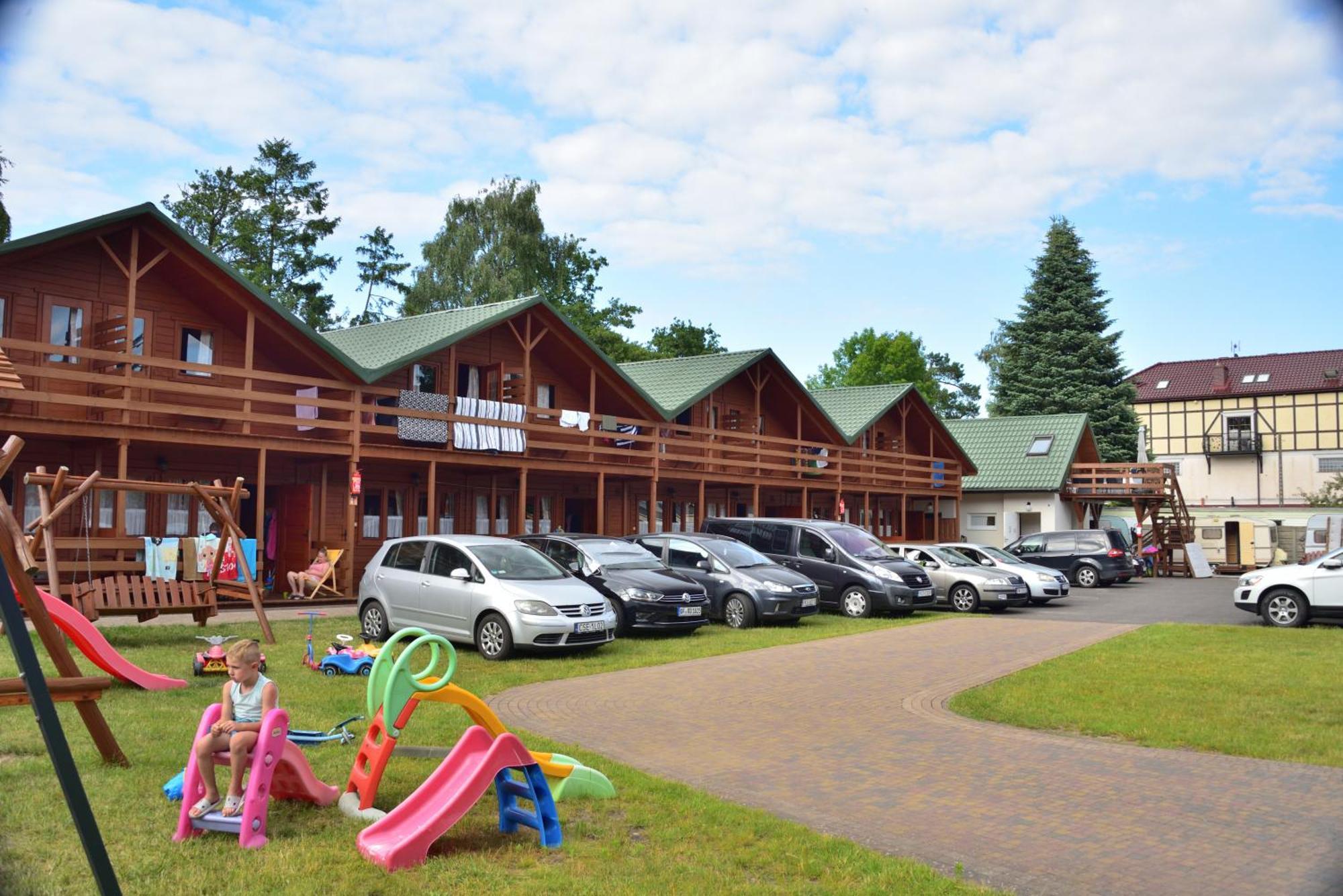 Mlodziezowy Domek Dla Grup Eldorado Mielno Centrum, 200M Od Morza Экстерьер фото